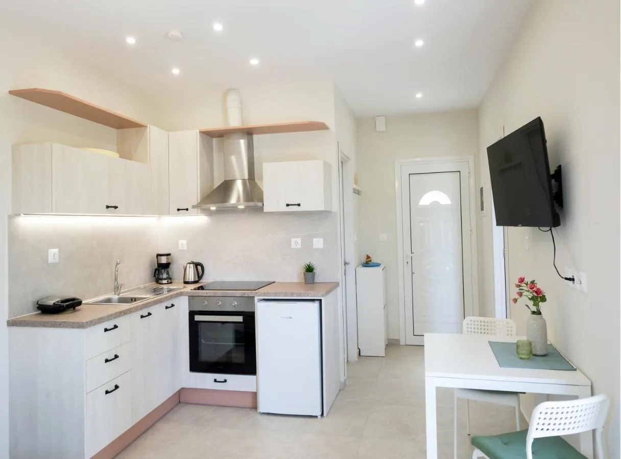 Kitchen corner with table and lounge area behind